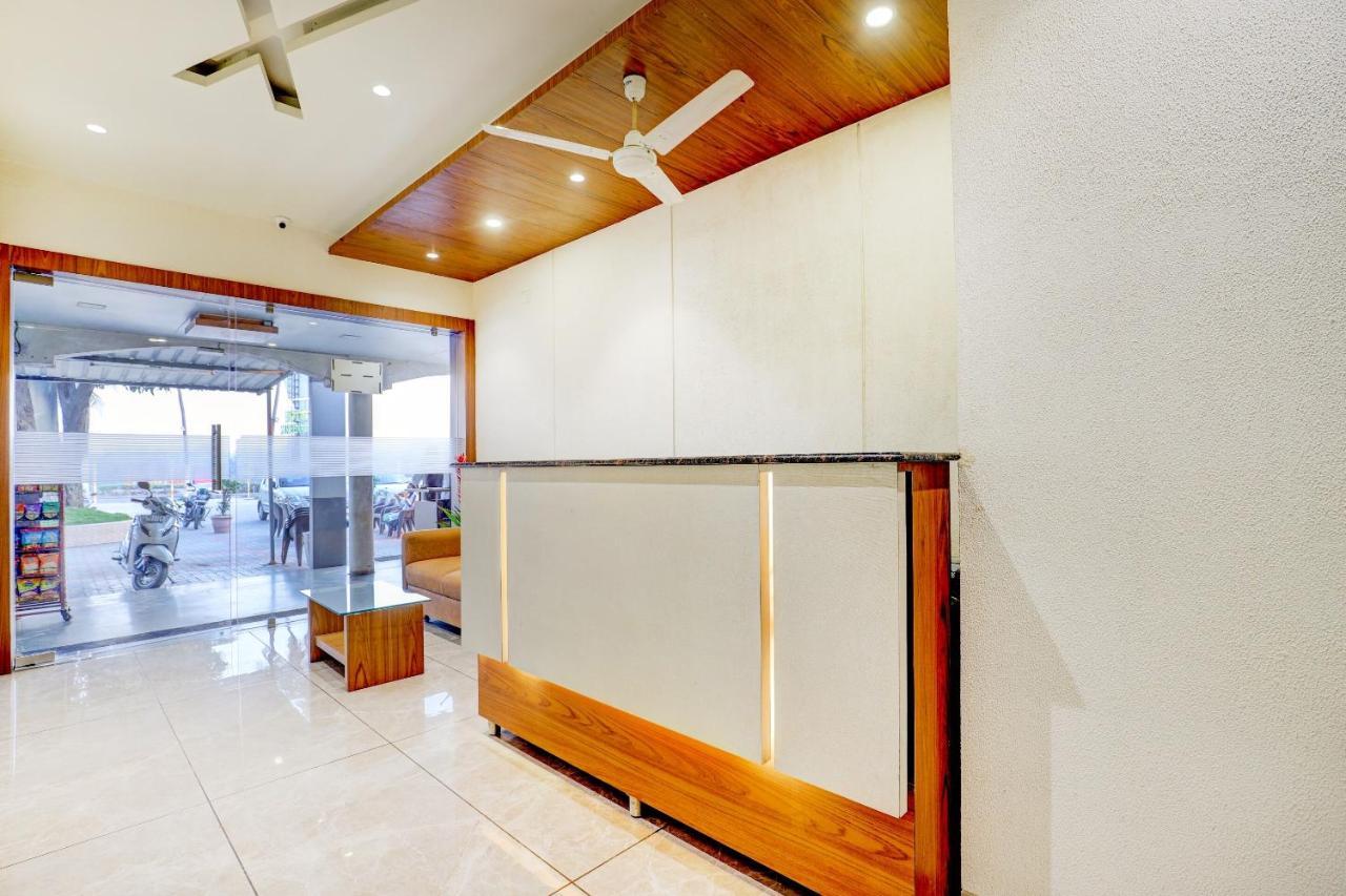 Oyo 77491 Hotel Shreenath Valsad Bagian luar foto