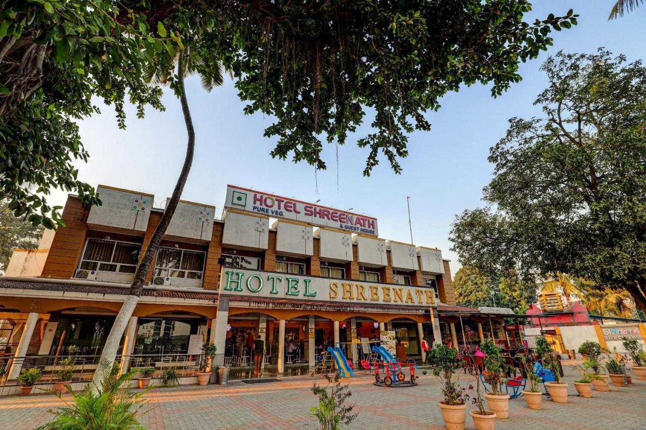 Oyo 77491 Hotel Shreenath Valsad Bagian luar foto