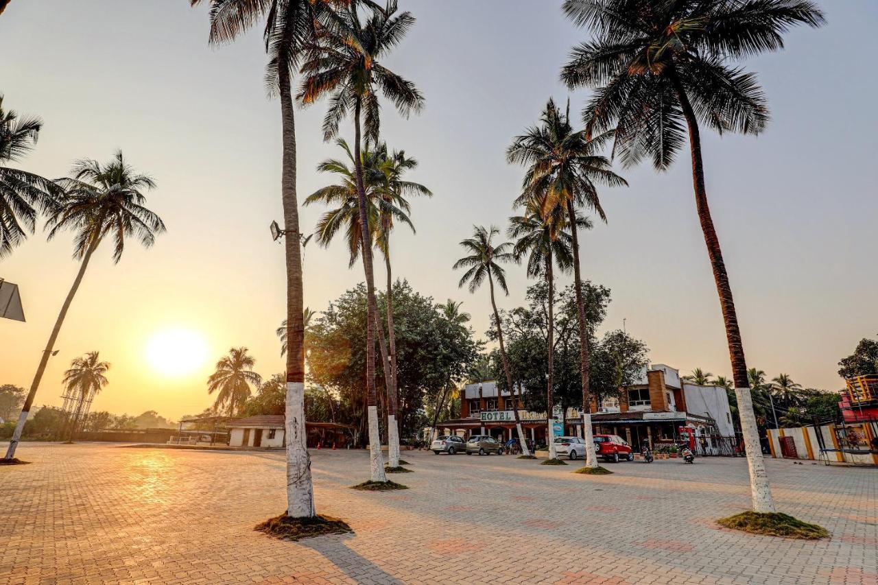 Oyo 77491 Hotel Shreenath Valsad Bagian luar foto